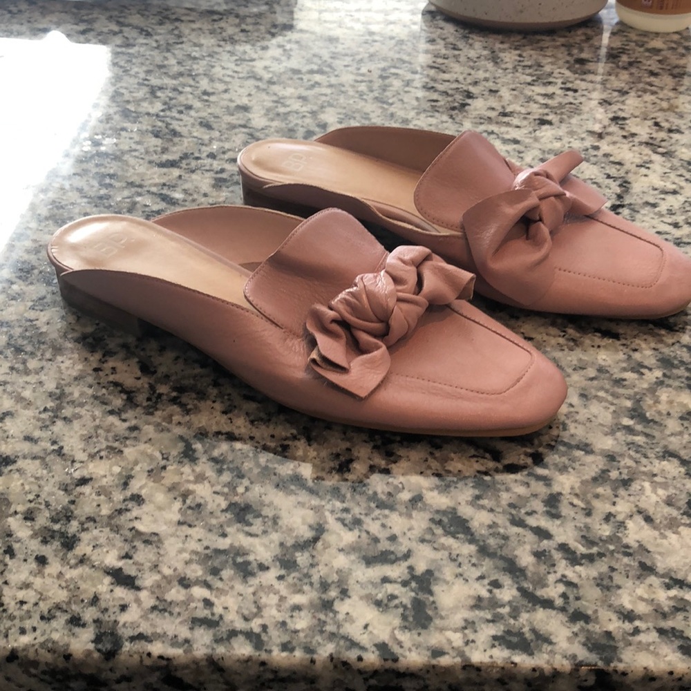 Cute leather mule